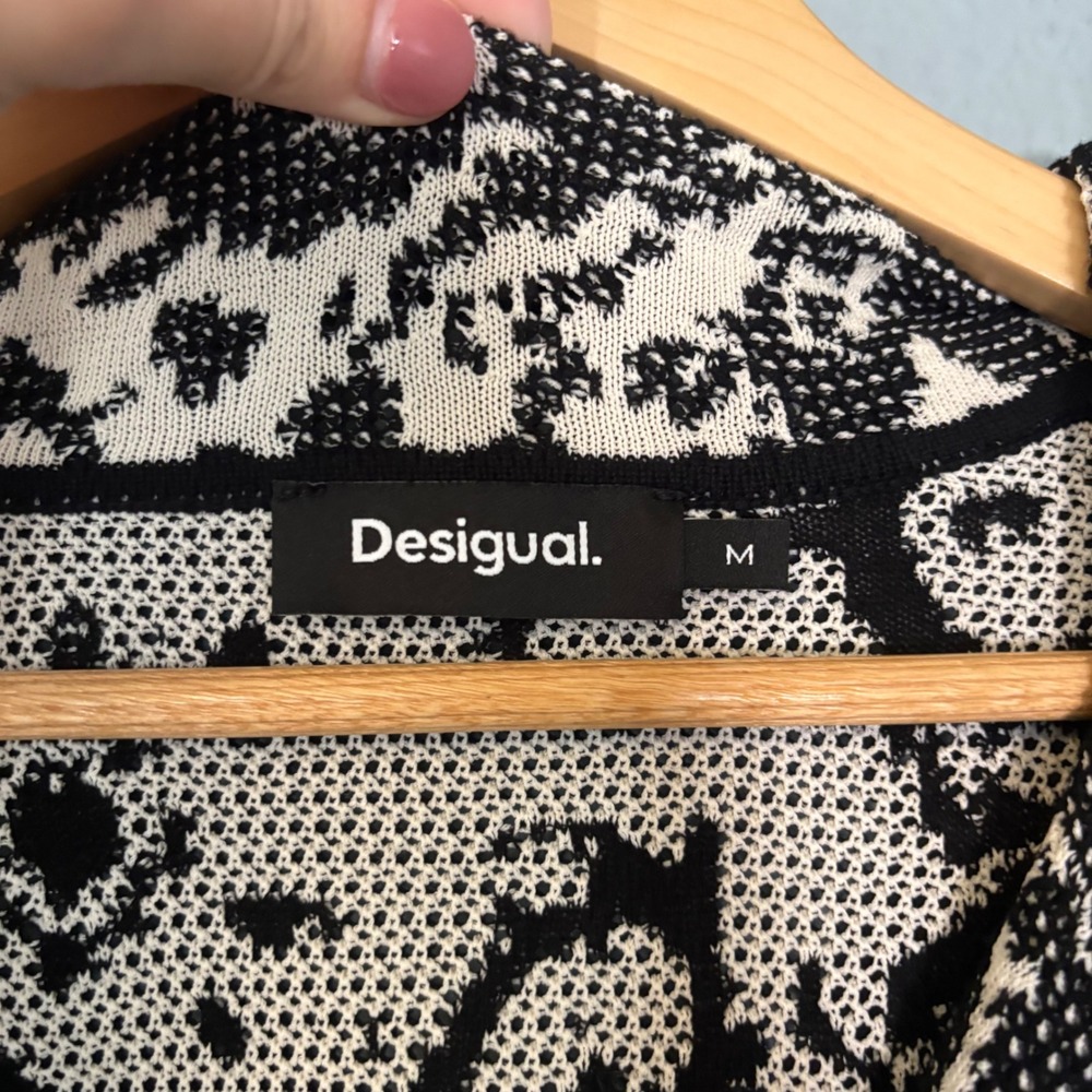 Desigual Women's Bandana Fluid Short Sleeve Abstract Print White Black Medium - Picture 3 of 10